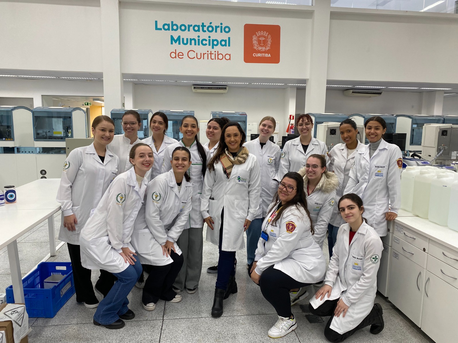 Biomedicina e Farmácia FPP visitam Laboratório Municipal de Curitiba