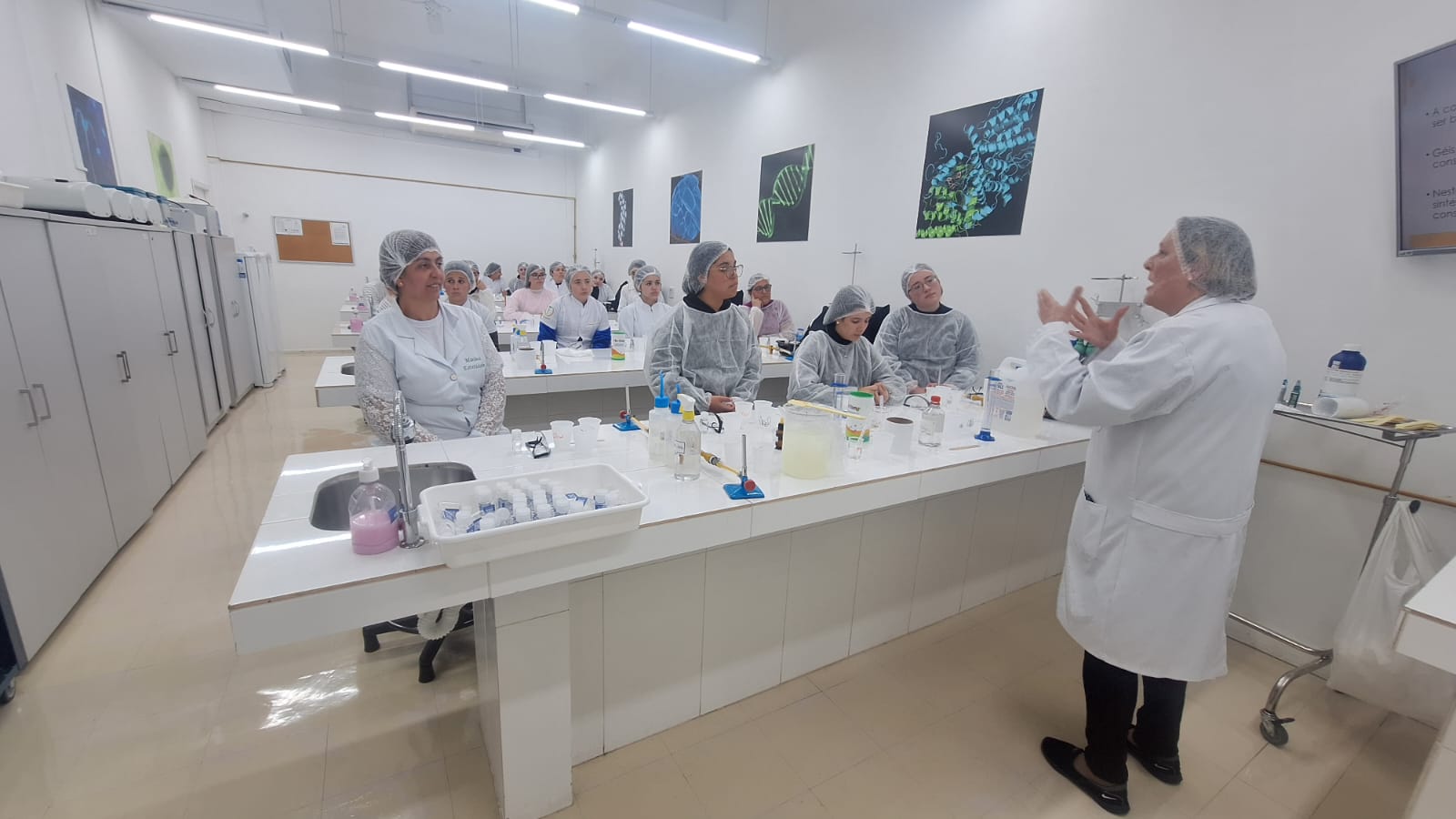 Estudantes de Colégio Estadual visitam a FPP e vivenciam experiências práticas em laboratórios