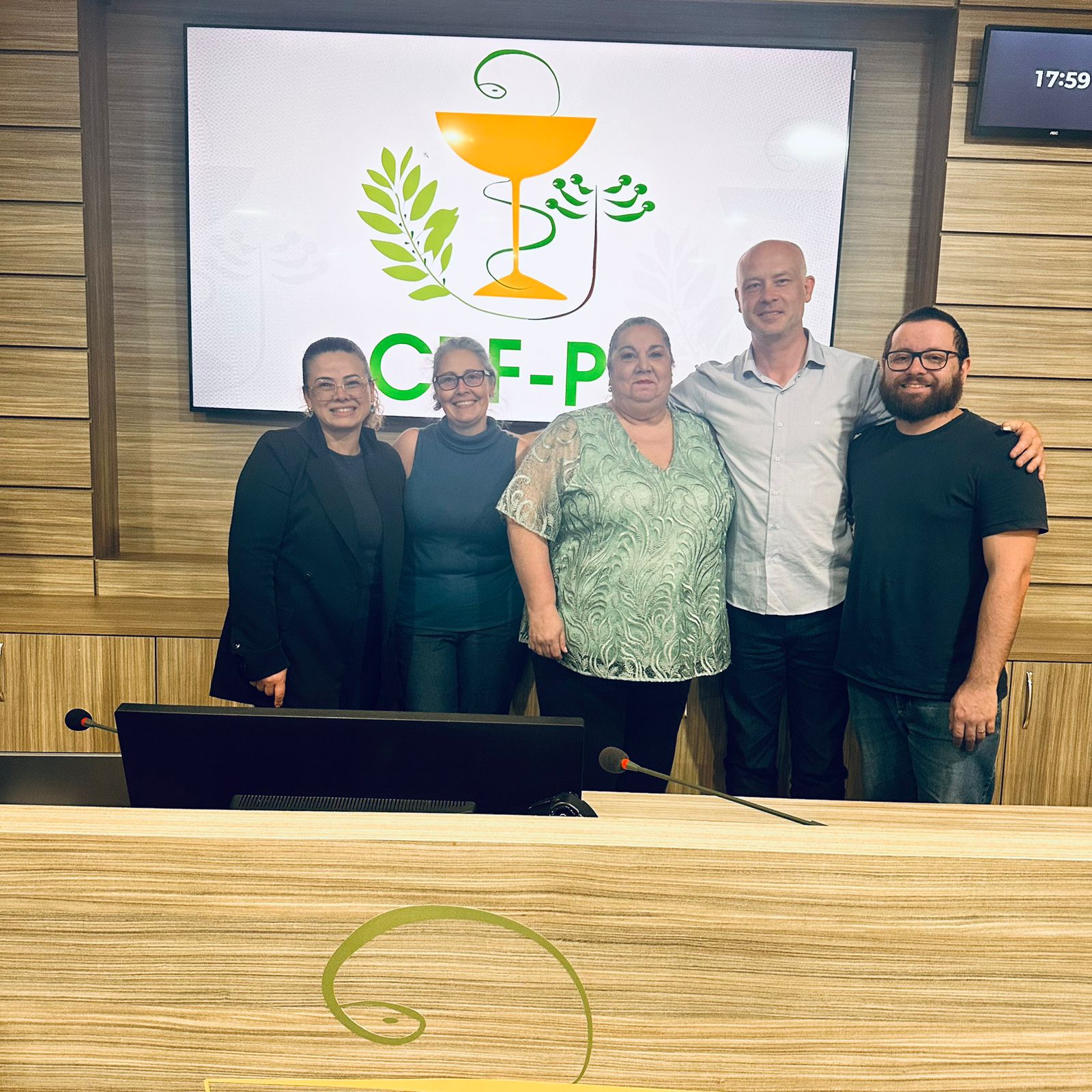Professora do curso de  Farmácia da FPP é homenageada pelo CRF-PR