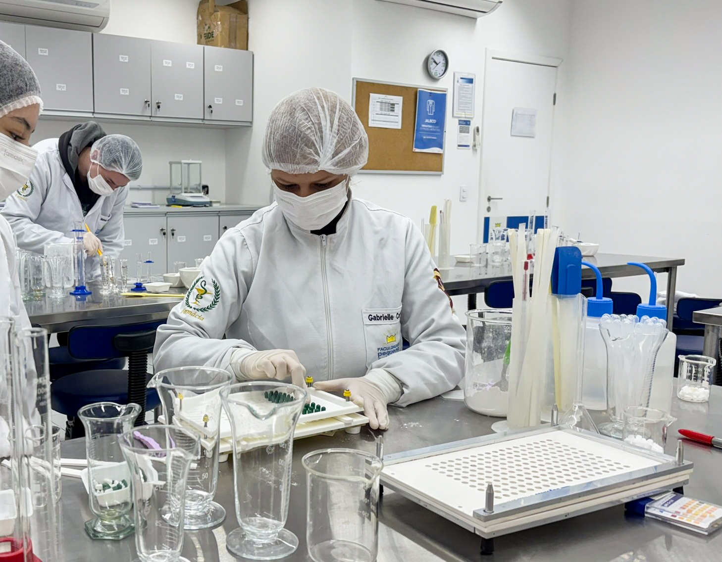 FPP investe em novos equipamentos de laboratório para o curso de Farmácia